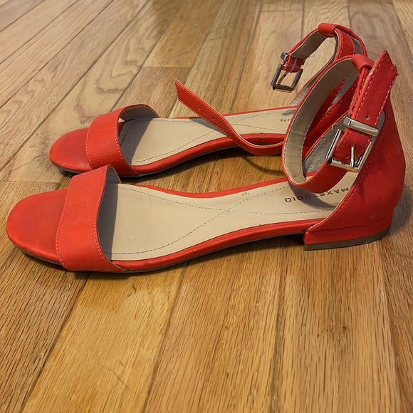Cute spring/summer flats with ankle strap - Picture 2 of 3